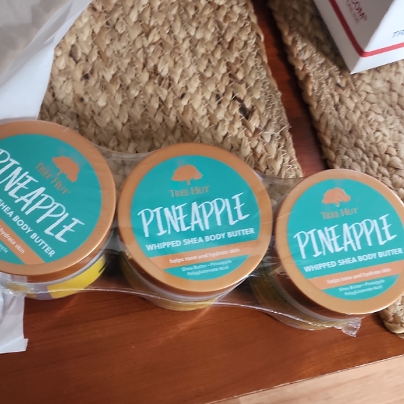 Tree Hut Lotus Water Foaming Gel Wash - Picture 5 of 7